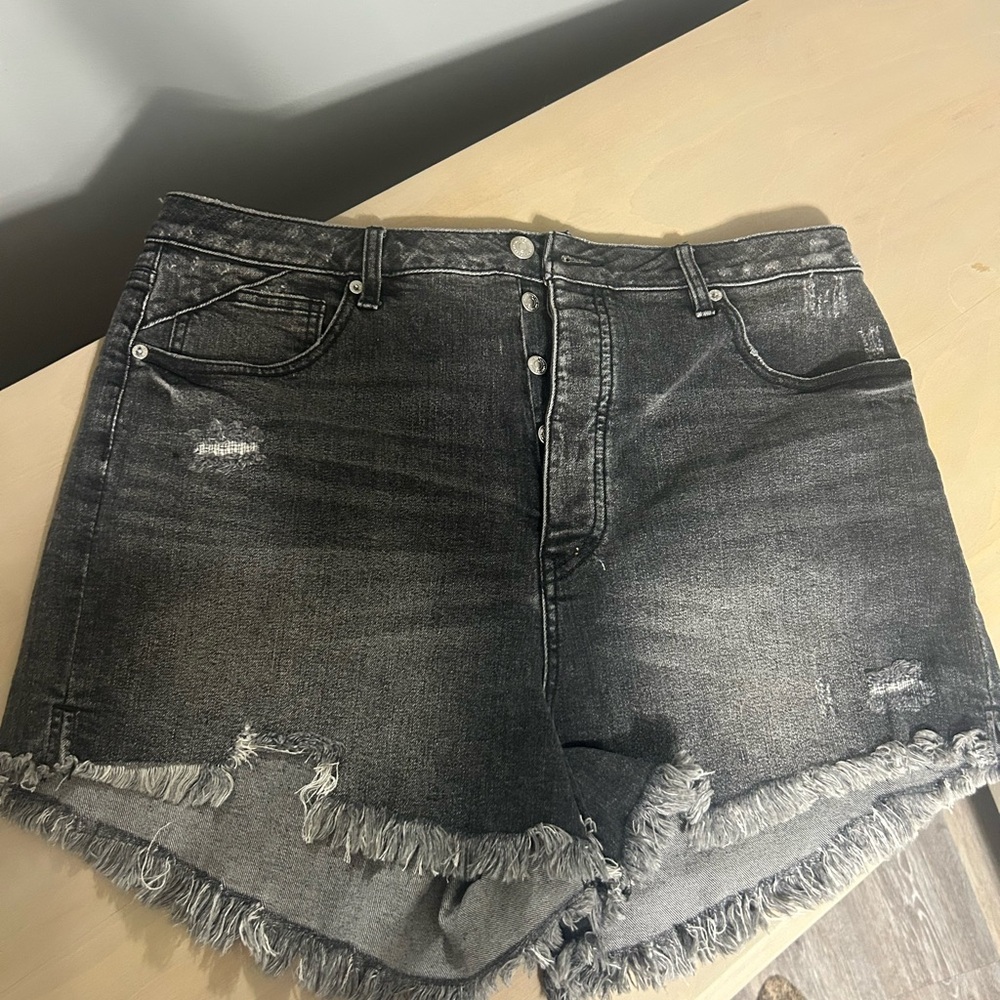 We The Free (Free People) Black Denim Shorts – Size 35